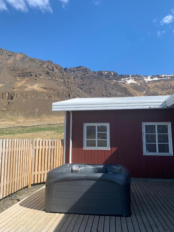 Hvammur 2 Guesthouse Red House 블론두오스 외부 사진