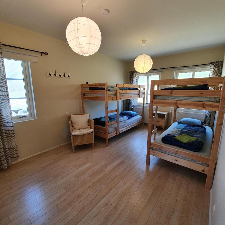 Hvammur 2 Guesthouse Red House 블론두오스 외부 사진