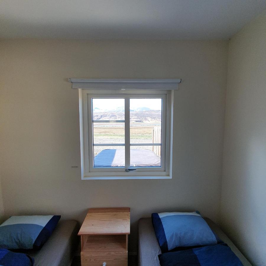 Hvammur 2 Guesthouse Red House 블론두오스 외부 사진