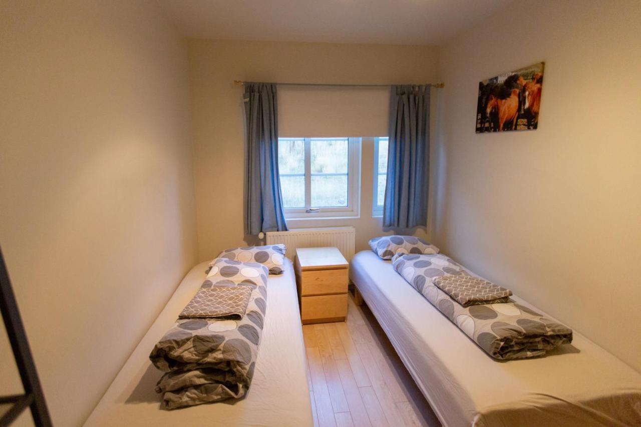 Hvammur 2 Guesthouse Red House 블론두오스 외부 사진